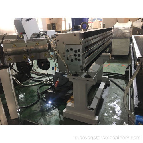 Lebar 2100mm Polypropylene Hollow Sheet Machine Extruder